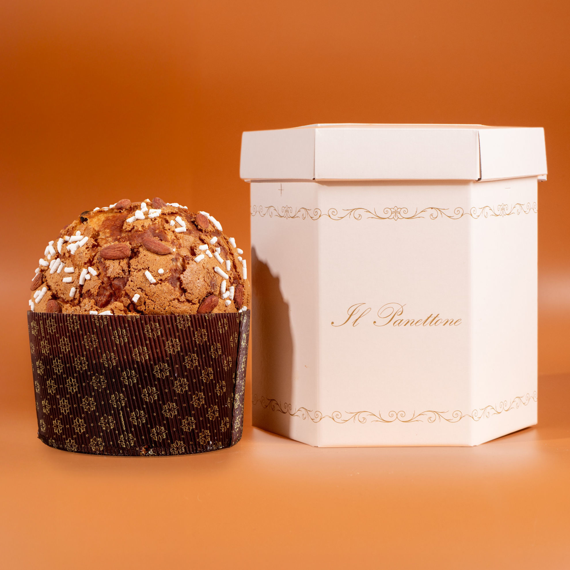 Immagine di Panettone tradizionale glassato alle mandorle